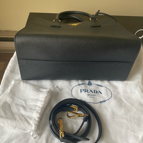 ❗️SOLD❗️Prada Saffiano Lux! New condition! - Picture 3 of 11